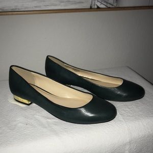 Isaac mizrahi live green flats gold heel size 8.5